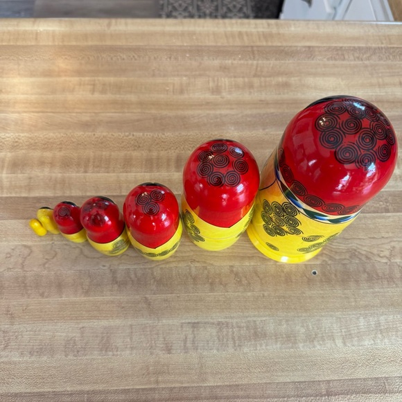 Russian Matryoshka Nesting Dolls 7-Piece Set Hand Painted Made in Russia - Picture 4 of 8
